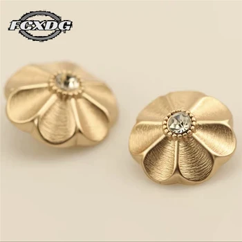 10 adet / grup Moda Giyim Düğmeleri 20mm Bayanlar Ceket Ceket Kazak Dekoratif Düğmeler Süper Güzel Altın Metal Dikiş Düğmeleri