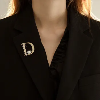 14K Altın kaplama Kore Yeni Tasarım moda takı Lüks inci Zirkon Mektubu D Broş Zarif kadın Günlük İş Aksesuarları