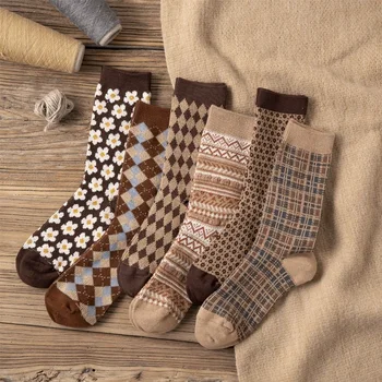 2022 Yeni Sonbahar Kış sıcak Pamuklu Çorap Bayan Yüksek Kaliteli Vintage Geometri Rahat Kız Orta Tüp Çorap Kadınlar İçin Kahve Kalın